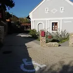 Aracsi Vendeghaz Balatonfured