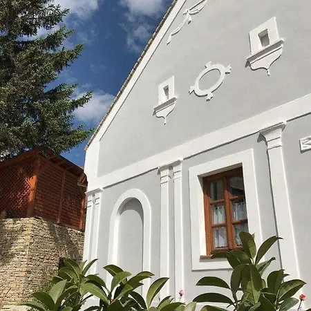 Aracsi Vendeghaz