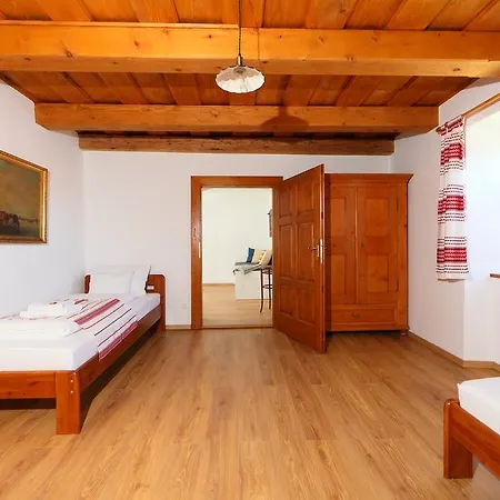 Pensjonat Aracsi Vendeghaz 4*