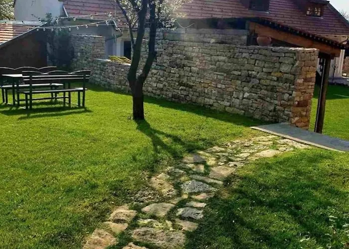 Aracsi Vendeghaz 게스트하우스 4*