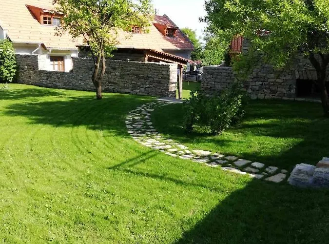 Aracsi Vendeghaz 4*